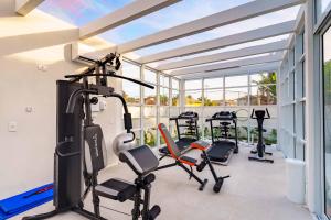 a gym with cardio equipment in a house at Santé Vivre L'Experience by Livá OFICIAL in Búzios
