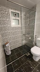 صورة لـ Waterfront apartment with a breathtaking view في الشارقة