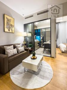 a living room with a couch and a coffee table at 暹罗百丽宫奢华公寓 Siam Paragon Luxury Stay #W08 in Pratunam