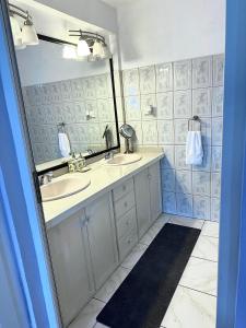 Η κουζίνα ή μικρή κουζίνα στο The Big Blue Condo +17 φωτογραφίες