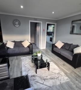 Un lugar para sentarse en FM Homes & Apartments 3 Bedroom House Motherwell