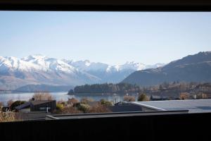 Gallery image of Great Lake View, Very Central, Modern Wanaka House, 3 En-suites in Wanaka +23 photos