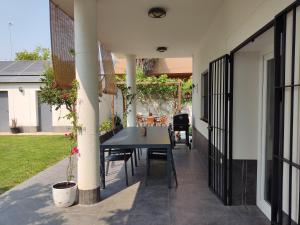Κήπος έξω από το Chalet con piscina