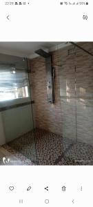 Ένα μπάνιο στο The Glen Guest house