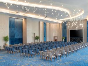 TV a/nebo společenská místnost v ubytování Rixos Premium Alamein + 35 fotografií
