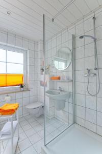 A bathroom at Gästehaus Scholtes-Hammes