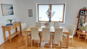 a dining room with a table and chairs at Chiemsee-Ferienhaus Schlegel in Breitbrunn am Chiemsee