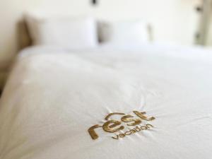 a bed with the word bed academy written on it at Serenity - Appart Piscine - 4-5p in Agadir