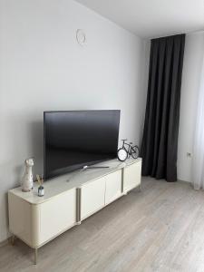 Μια τηλεόραση ή/και κέντρο ψυχαγωγίας στο Luxury Home in Prizren