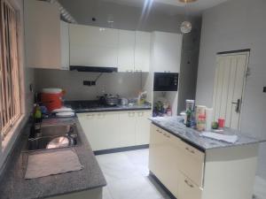 Galeriebild der Unterkunft Evarest Metrostay Global in Sangotedo