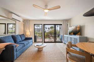 Χώρος καθιστικού στο Modern oceanview condo at Lawai Beach Resort! New!
