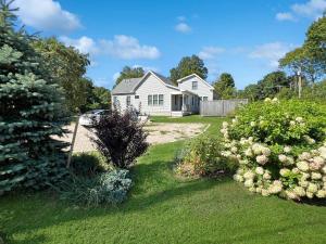 a white house in a yard with bushes at Long Sands Home in York