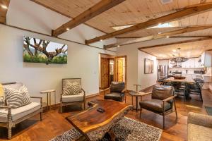 Kuchyň nebo kuchyňský kout v ubytování Moosey Creek Lodge