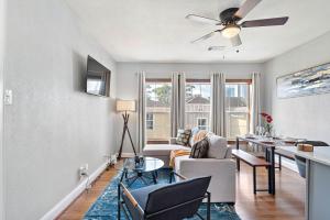 a living room with a couch and a table at Museums Med Center Flat Games Wifi Fire Pit Bbq in Houston