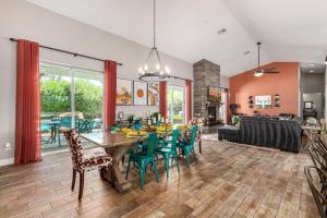 Χώρος καθιστικού στο Sunny Daze in Old Town Scottsdale - Heated Pool
