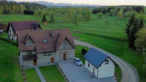 an aerial view of a house with a car in the driveway at Willa Gorce in Ostrowsko