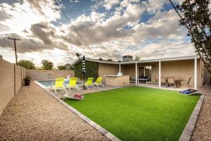 Κήπος έξω από το Sunhaven - Private Heated Pool - Walk to Old Town