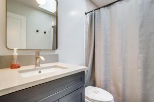 Ένα μπάνιο στο Less Than 3 Mi to Bethany Beach! Wooded Retreat with Yard +19 φωτογραφίες