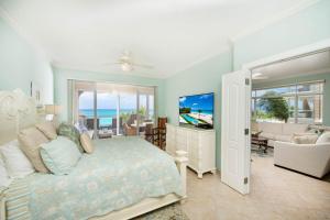 Ένα ή περισσότερα κρεβάτια σε δωμάτιο στο Beachcomber 17 +13 φωτογραφίες