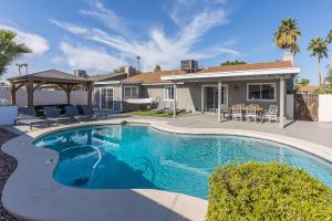 Πισίνα στο ή κοντά στο BluMoon-Private Pool & Fire Pit-Projection Theater