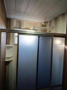 a glass refrigerator in a room with a ceiling at Sobrado de Container Azul in Dourados +24 photos