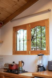 Η κουζίνα ή μικρή κουζίνα στο Tiny house con tina medicinal +36 φωτογραφίες