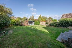 Κήπος έξω από το Spacious 4 Bed Detached Home I Sleeps 8-10
