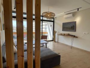 a living room with a couch and a table at Petit Bali 4-5px in Agadir