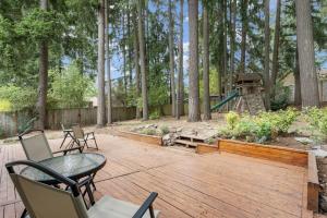 Κήπος έξω από το Monthly Rental - Elegant 4BR Residence in Beaverton Neighborhood