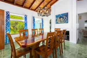 Фотография из галереи Spacious Bayfront Home with Pool, Dockage, Beach, Kayaks and More в Айламораде +61 фотография