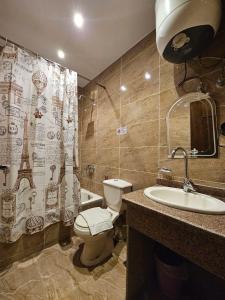 Ένα μπάνιο στο The Great Golden Pyramid +119 φωτογραφίες