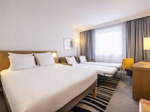 เตียงในห้องที่ Novotel Marne-la-Vallée Noisy-le-Grand