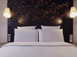 Ένα ή περισσότερα κρεβάτια σε δωμάτιο στο Mercure Paris La Défense +45 φωτογραφίες