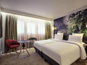 Ένα ή περισσότερα κρεβάτια σε δωμάτιο στο Mercure Paris La Défense