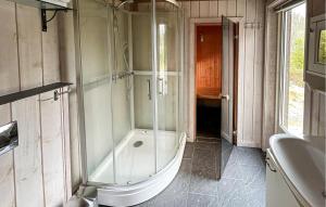 Ένα μπάνιο στο Nice Home In Tinn Austbygd With Sauna