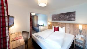 Posteľ alebo postele v izbe v ubytovaní Hotel Bergland Superior + 37 fotografií