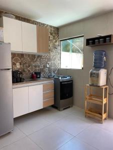 Nhà bếp/bếp nhỏ tại Porto de galinhas - Maracaipe, piscina, mar a 70m