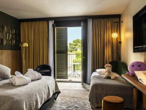 Кровать или кровати в номере Mercure Carcassonne La Cité +18 фотографий