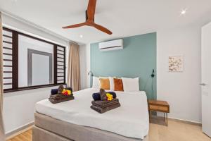 Ένα ή περισσότερα κρεβάτια σε δωμάτιο στο Luxe in het hart van Blue Bay +31 φωτογραφίες
