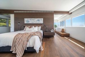 a bedroom with a large bed and a bath tub at One Eighty Marino in Marino