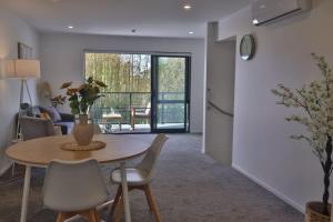 Χώρος καθιστικού στο Cosy 2BR House in Carrington Rd.