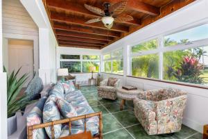 Galeriebild der Unterkunft Sprawling Bayfront Estate in Heart of Islamorada with Dockage, Beach, Pool, Kayaks, Bikes and More! in Islamorada