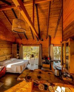 Voodi või voodid majutusasutuse Cabanas Sol e Lua com jacuzzi e vista para as montanhas em Urubici toas