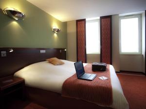 Ένα ή περισσότερα κρεβάτια σε δωμάτιο στο Mercure Strasbourg Centre Gare