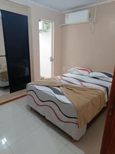 a bedroom with a bed in a room at Apart hotel - 2 tranquilidade e conforto de casa in Tuparendi +2 photos