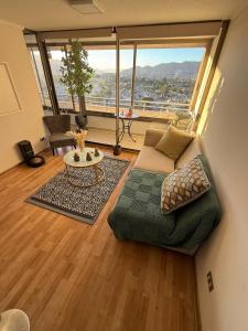 a living room with a couch and a table at Hermoso Departamento en edificio Innova in Copiapó