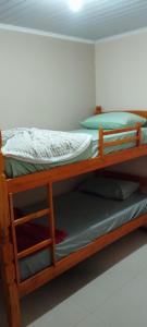 En eller flere senge i et værelse på Apart hotel -1 Tranquilidade e conforto de casa + 6 billeder