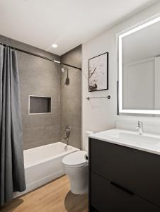a bathroom with a tub and a toilet and a sink at HiRise - Modern Luxe - Jacuzzi - Heart of Old Town in Scottsdale