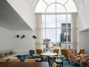 Гостиная зона в Pullman Melbourne City Centre