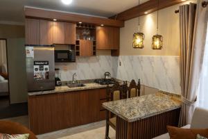 a kitchen with wooden cabinets and a counter top at Apartamento de 1 habitación en planta baja in Sucre